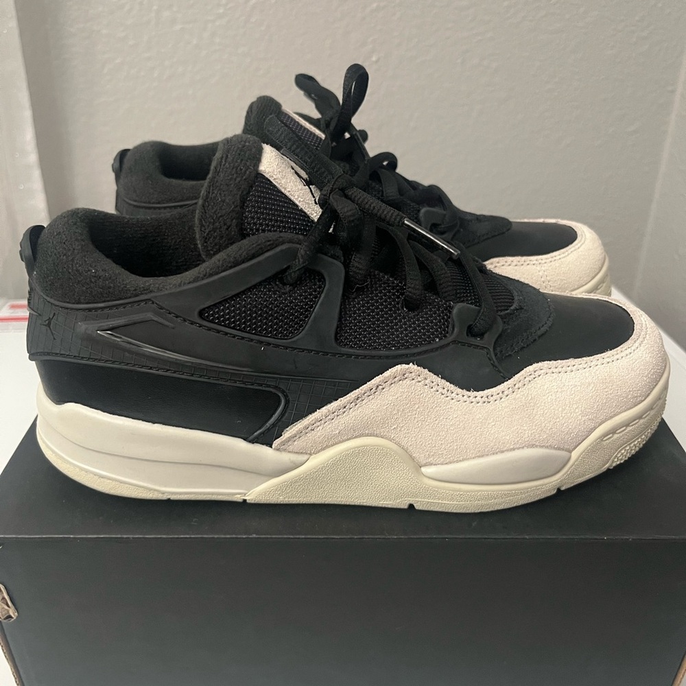 Jordan 4 RM Blacklight and cream Sneakers